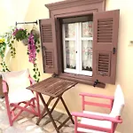 Traditional Wood And Stone فيلة